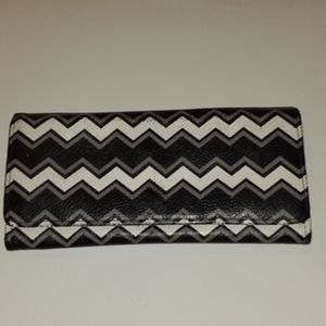 Im selling a wallet and a phone case for an Iphone 5